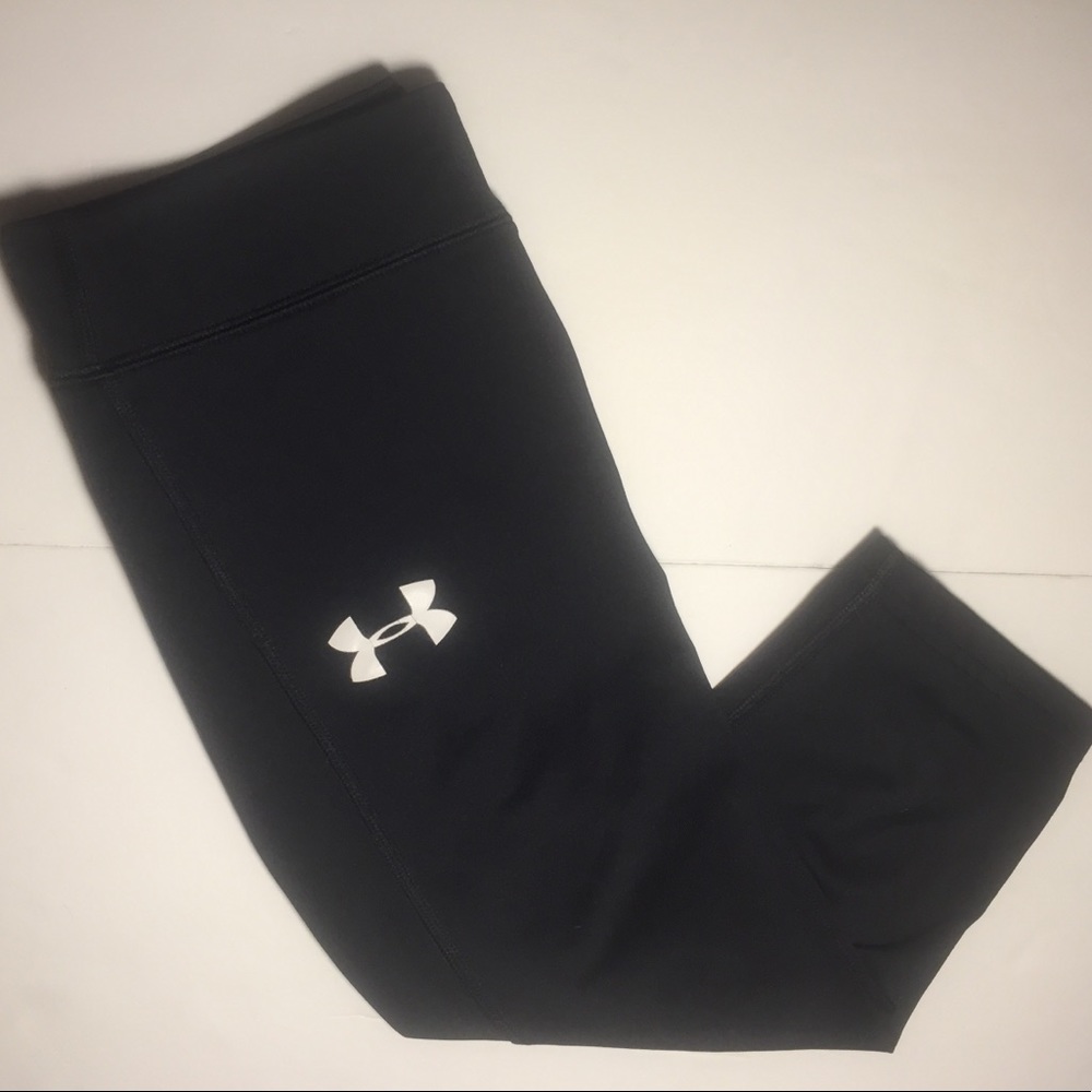 Girls black Under Armour capris